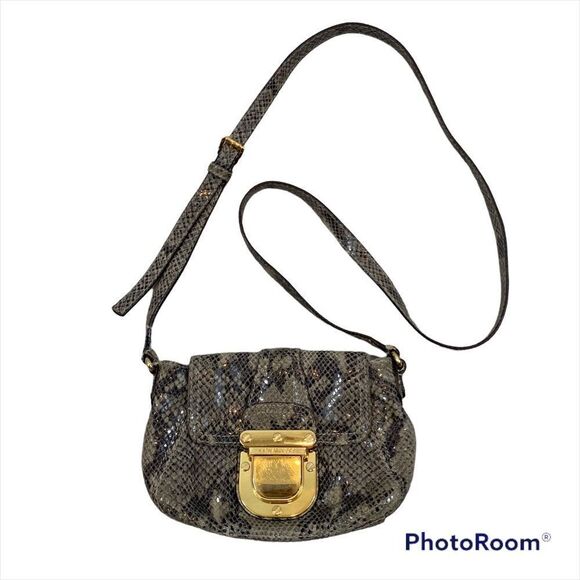 Michael Kors Charlton‎ Snakeskin Crossbody Gold Lock Mini Crossbody Bag - Picture 2 of 16